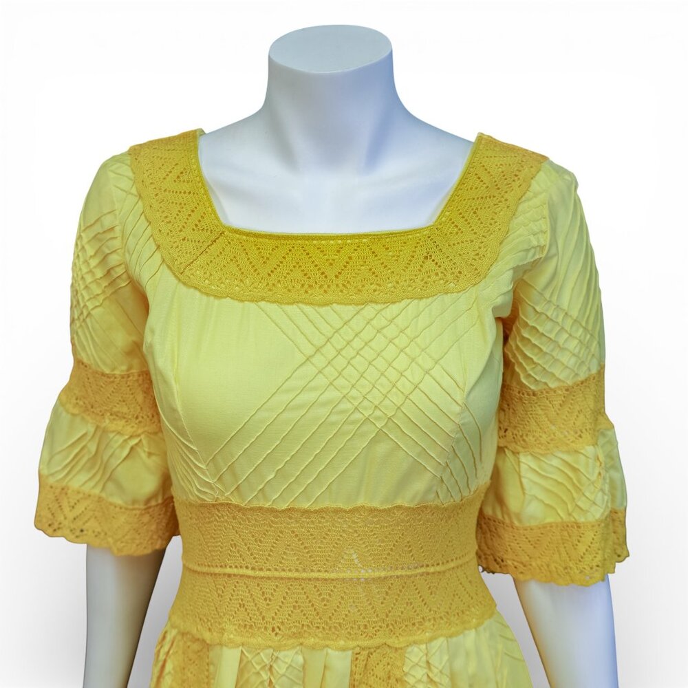 Vintage 1970s Mexican Yellow Pintucked Cotton Dress with Crochet Lace * Medium - Picture 3 of 13